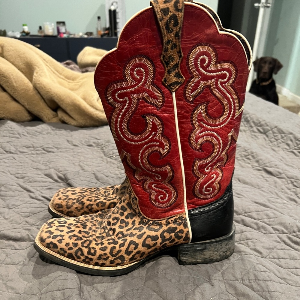 Women's Ariat Quickdraw 10009543. Leopard and red cowboy boots.